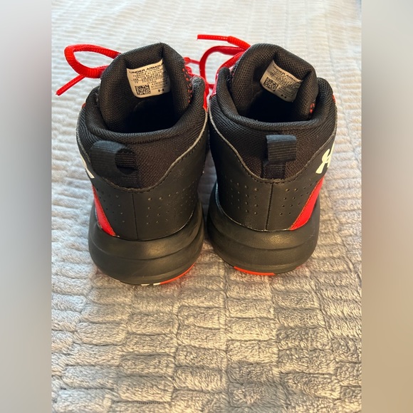 Under Armour shoes boys - Picture 6 of 8